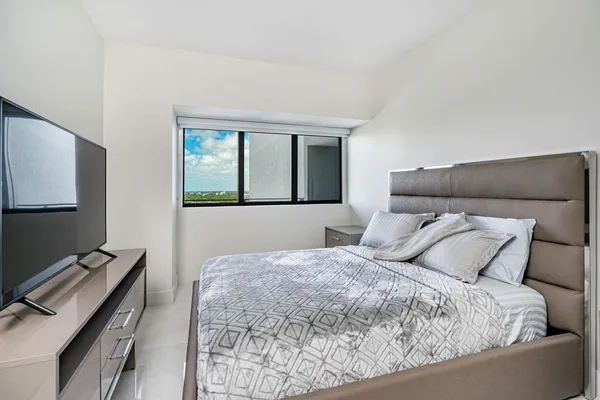 $889,000 | 650 Northeast 32nd Street, Unit 2005, Miami, FL 33137