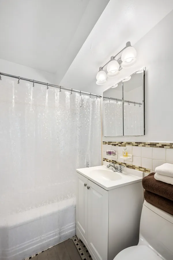 $575,000 | 311 East 71st Street, Unit 10F | Lenox Hill