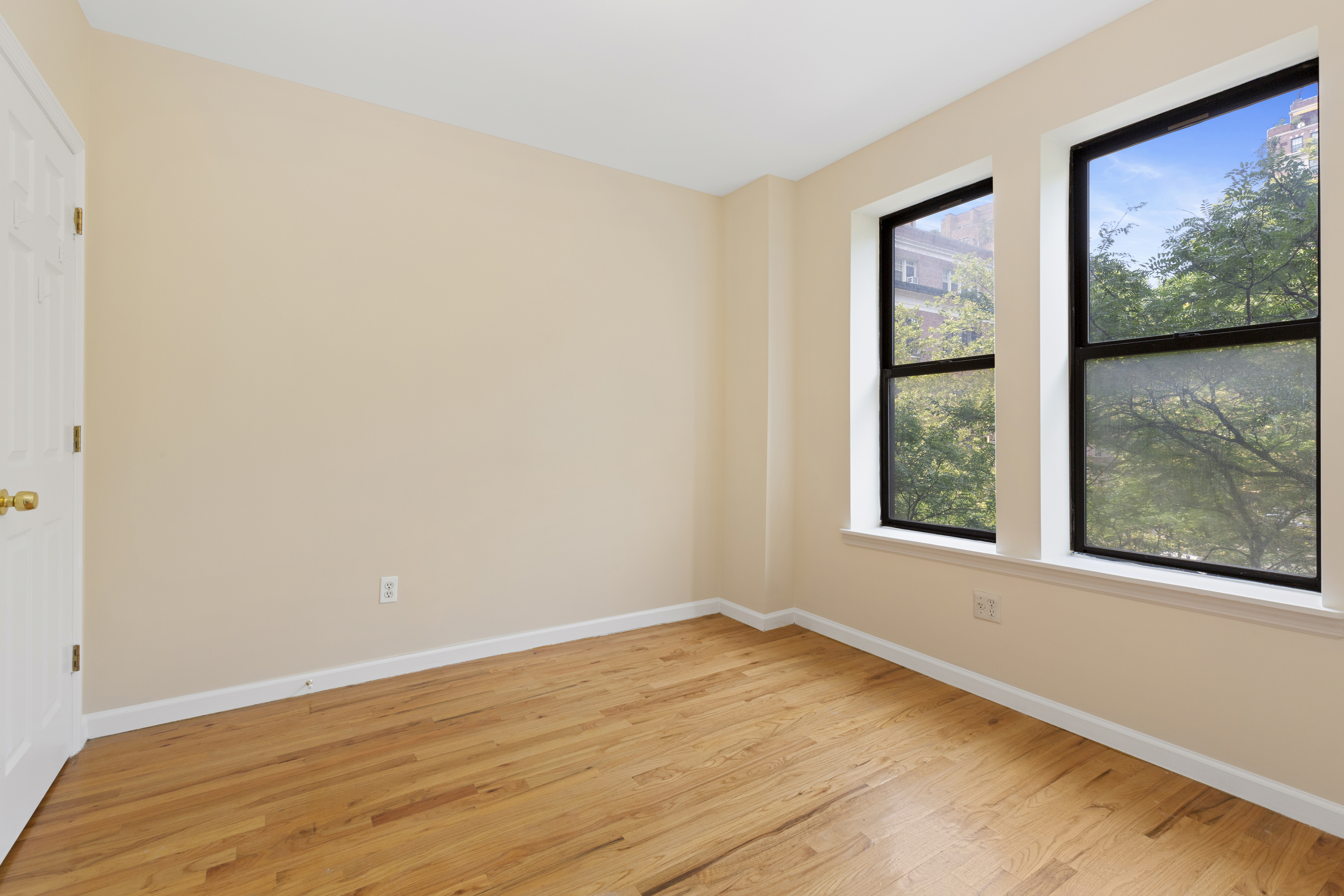 336 East 67th Street, Unit 17 Manhattan, NY 10065 - Photo 5 of 9