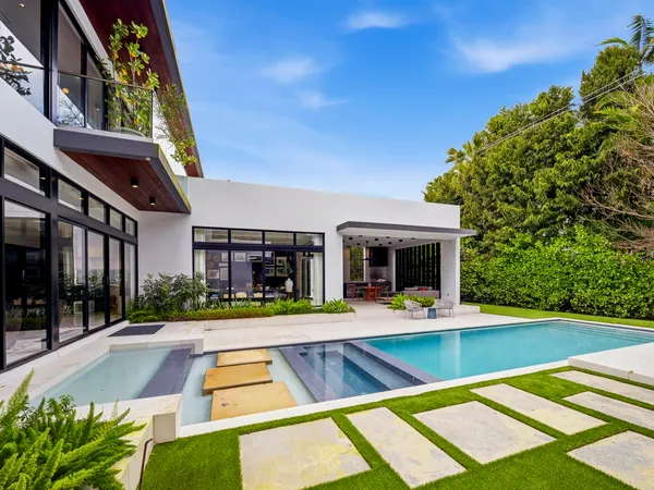 $8,888,000 | 229 Ridgewood Road, Miami, FL 33133
