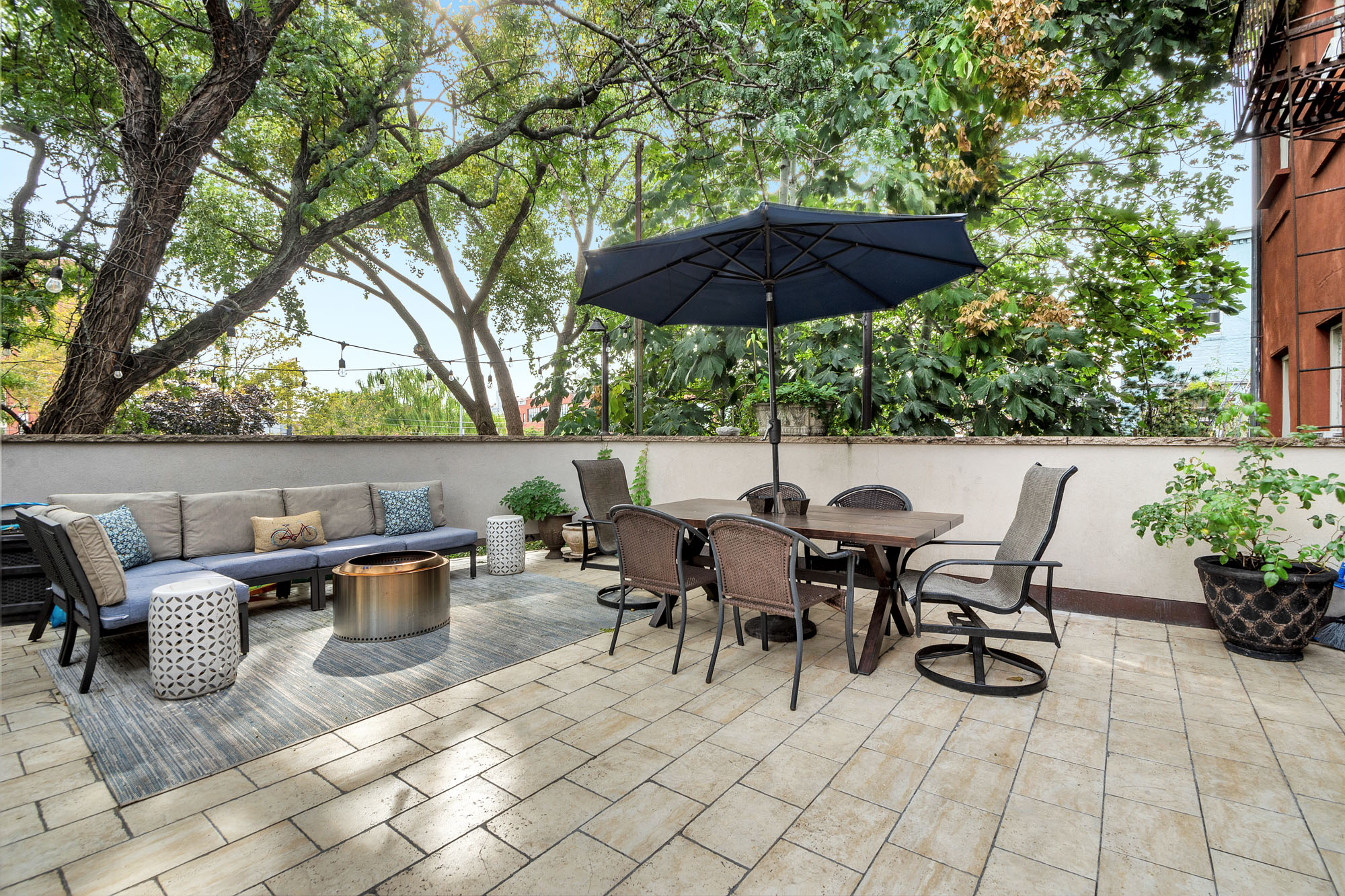 10 Carroll Street Brooklyn, NY 11231 - Photo 13 of 22 a backyard of a house with table and chairs