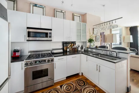 $1,695,000 | 212 East 57th Street, Unit 5C | Midtown East