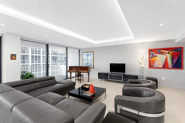 $2,998,000 | 10205 Collins Avenue, Unit 604, Miami Beach, FL 33154