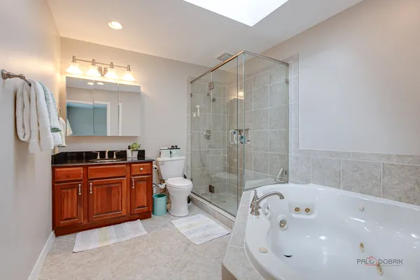 Contact Agent | 117 Annapolis Drive, Vernon Hills, IL 60061