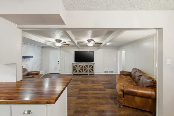 $375,000 | 409 East Scotland Drive, Irving, TX 75062