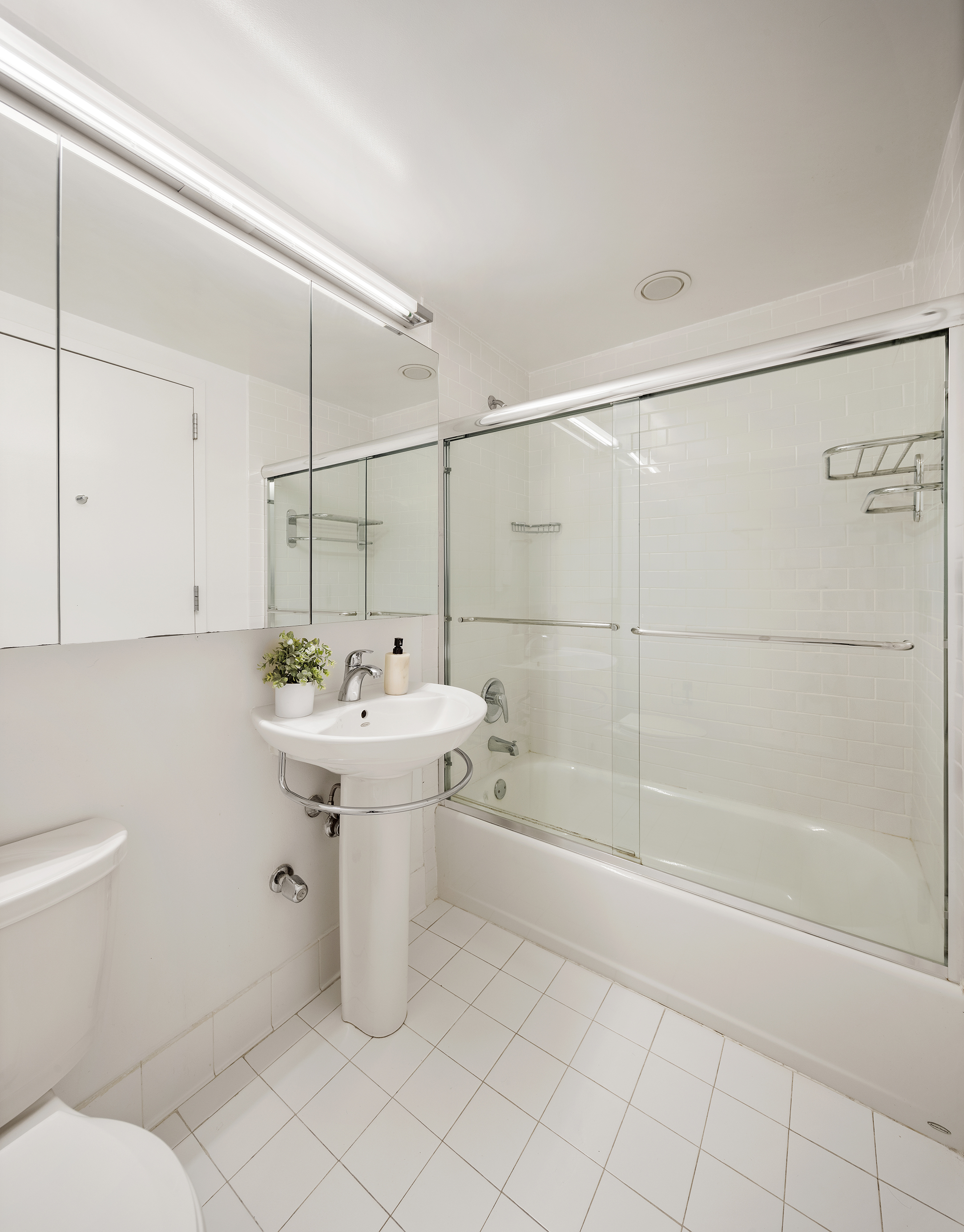 242 East 25th Street, Unit 4A Manhattan, NY 10010 - Photo 7 of 12