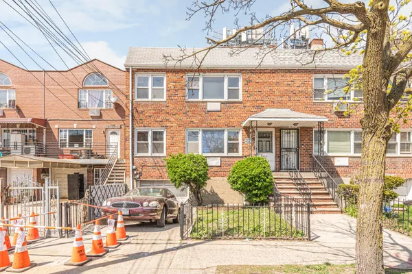 $750,000 | 143-11 101st Avenue | Jamaica