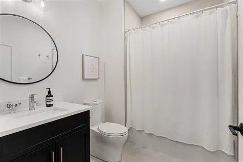 $725,000 | 202 Maverick Street, Unit 106, Boston, MA 02128