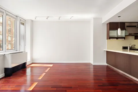 $1,599,000 | 125 West 21st Street, Unit 5B | Chelsea