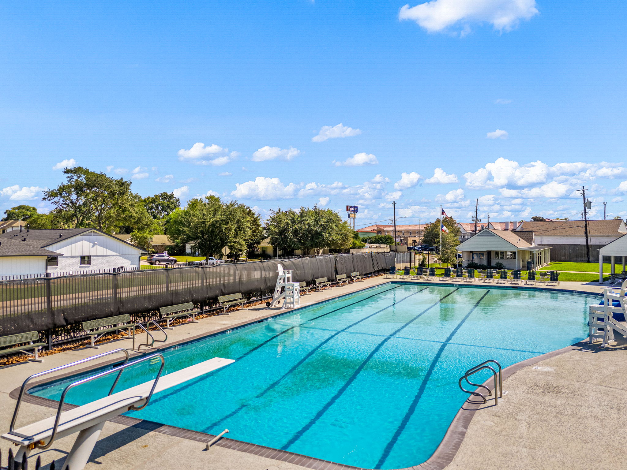 6213 Overbrook Lane Houston, TX 77057 - Photo 19 of 27 a view of a tennis ground with large trees