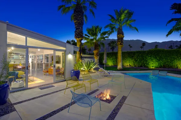 $1,075,000 | 406 East Desert Holly Circle, Palm Springs, CA 92262