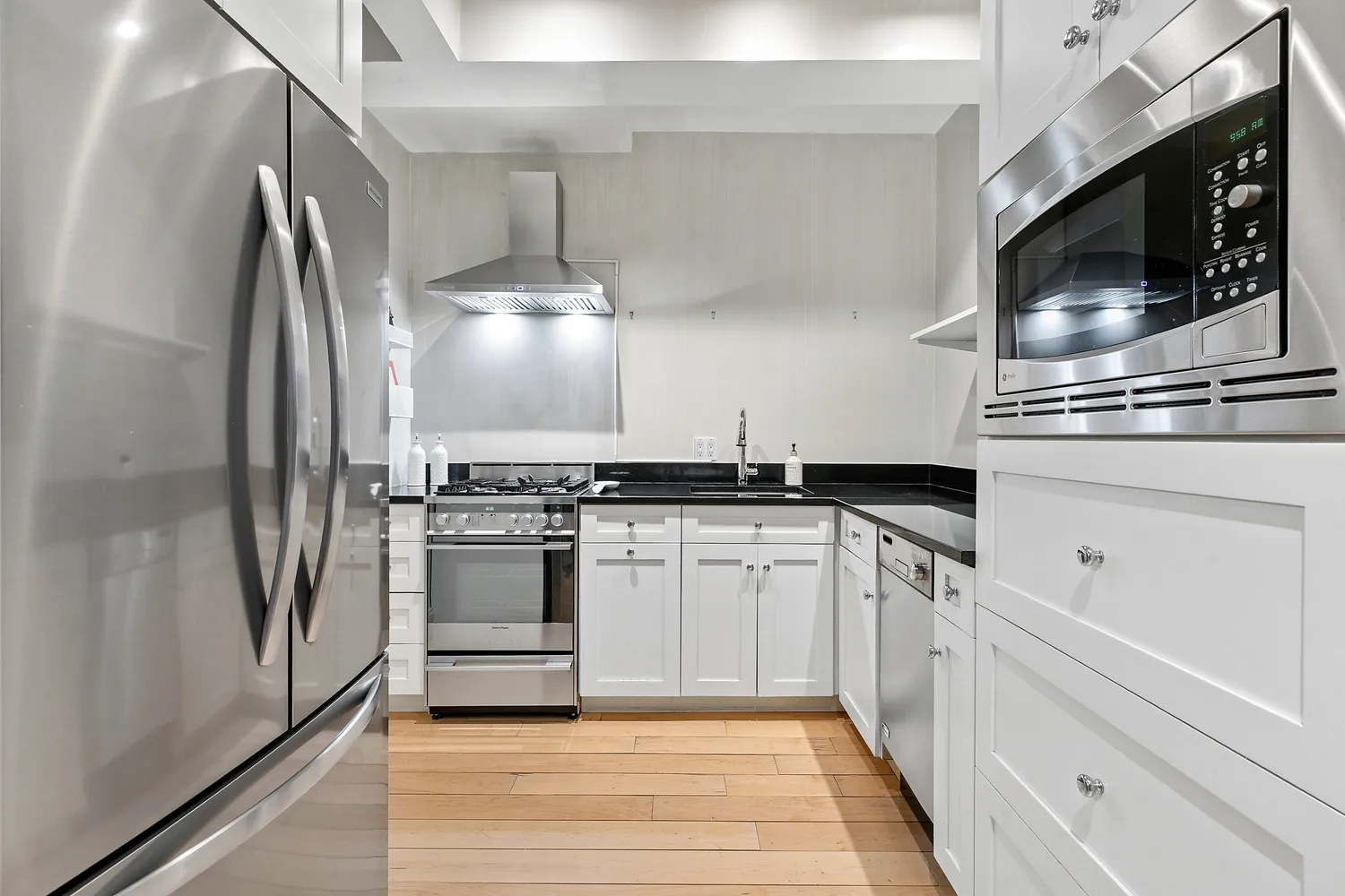 $720,000 | 235 East 22nd Street, Unit 7T | Gramercy