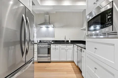 $720,000 | 235 East 22nd Street, Unit 7T | Gramercy