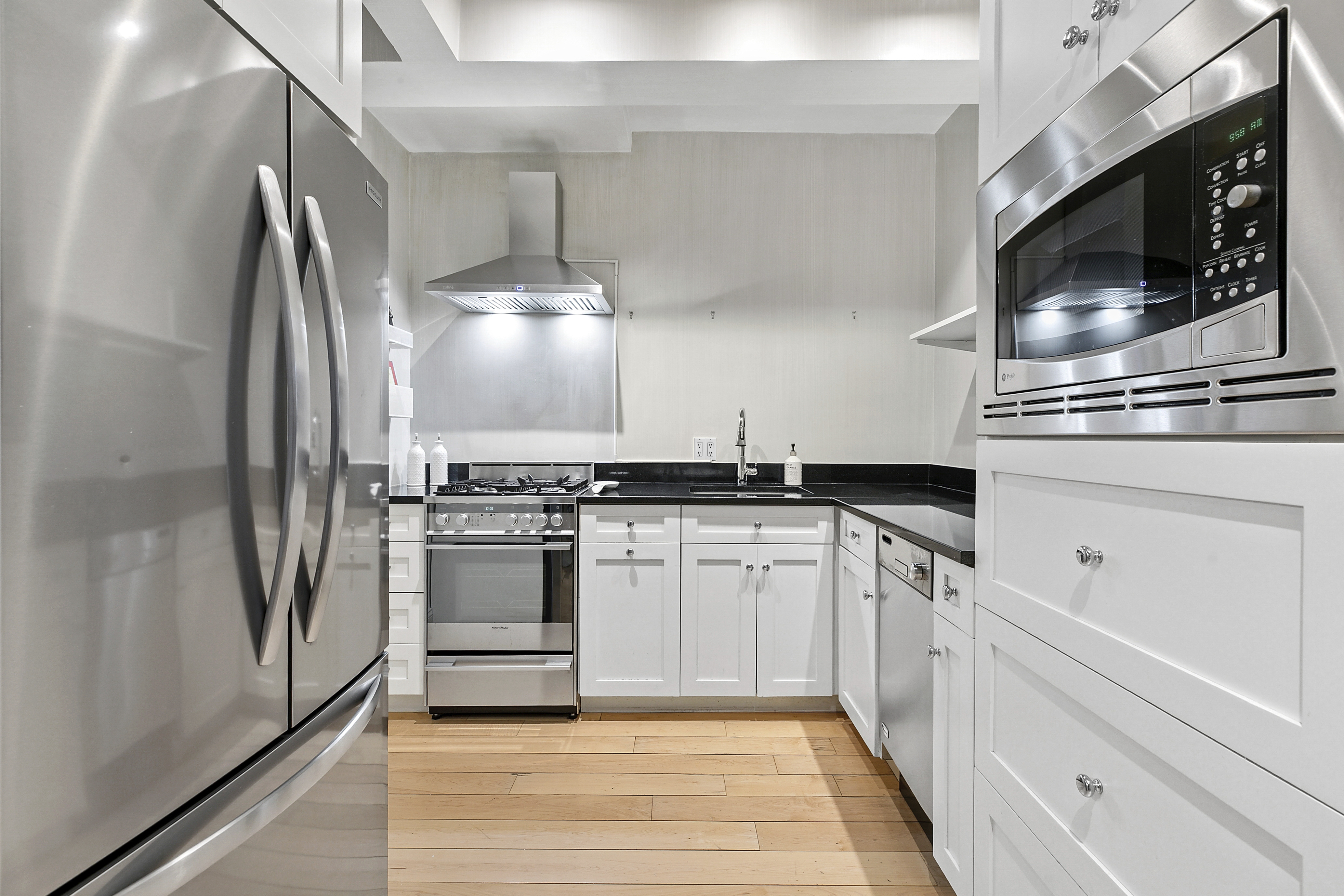 235 East 22nd Street, Unit 7T Manhattan, NY 10010 - Photo 3 of 15