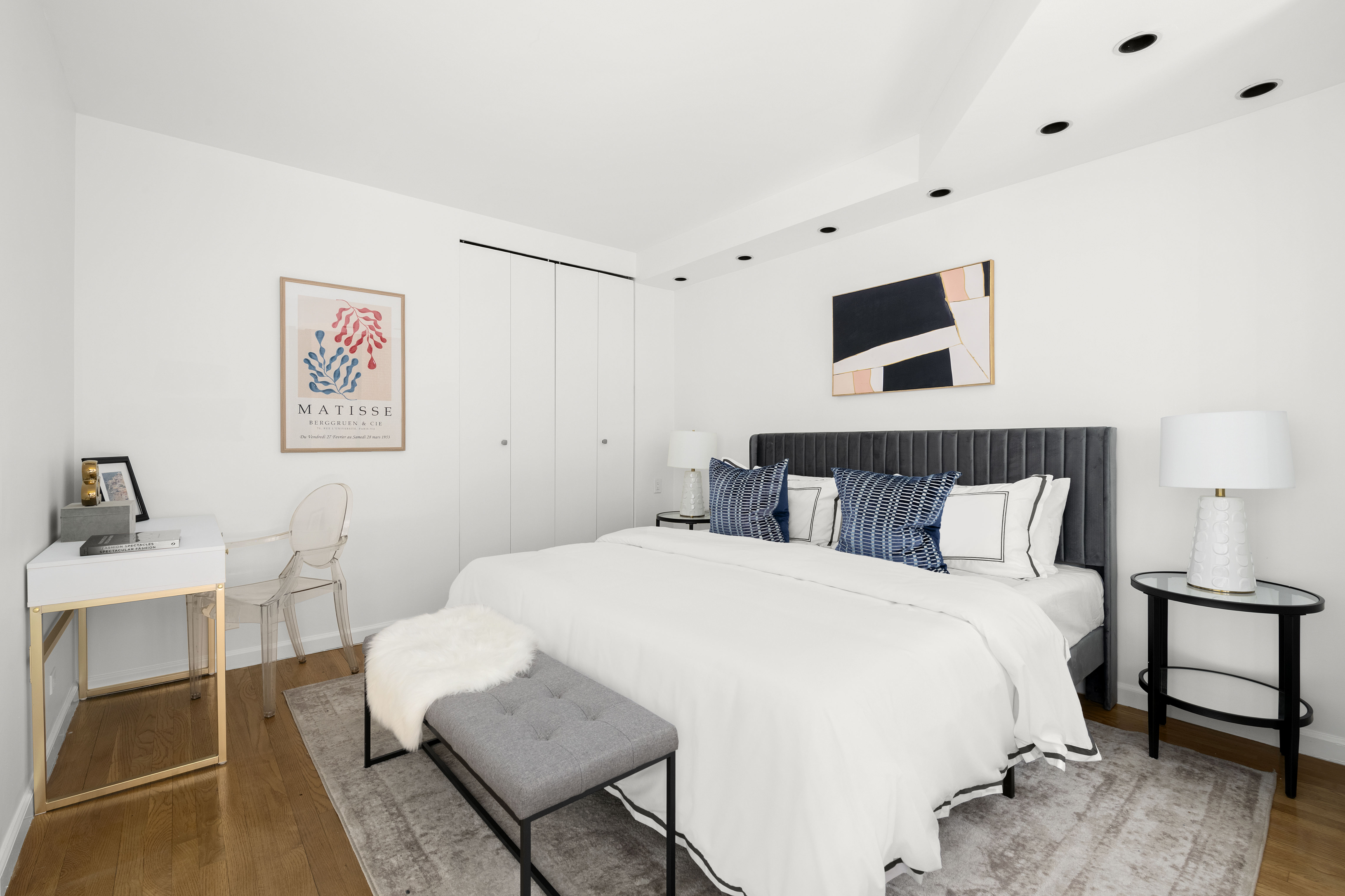 304 East 65th Street, Unit 6D Manhattan, NY 10065 - Photo 5 of 15 a spacious bedroom with a bed and a desk