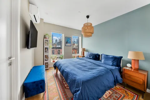 $1,850,000 | 316 Carroll Street, Unit 2 | Carroll Gardens