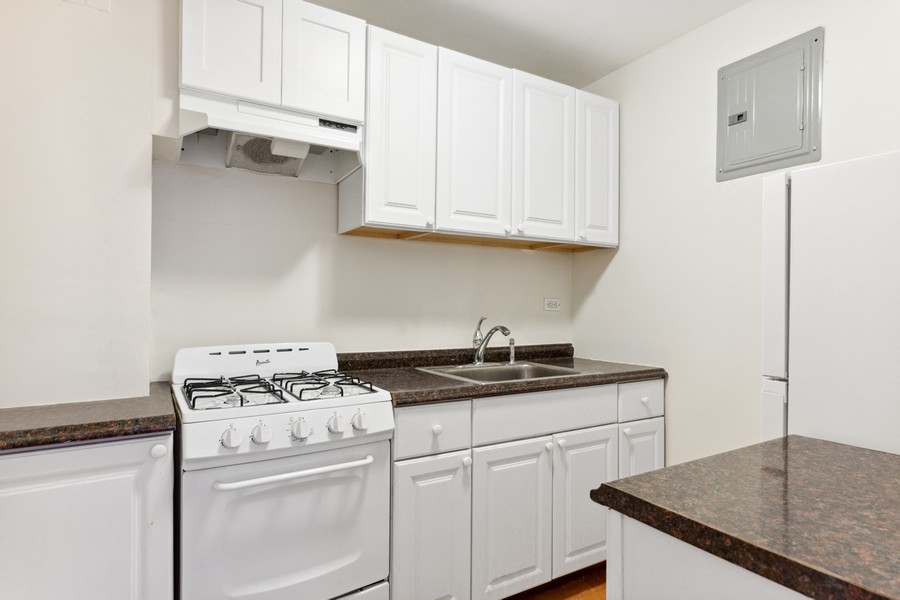 333 East 79th Street, Unit 21U Manhattan, NY 10075 - Photo 6 of 10