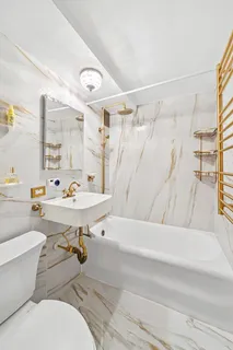 $395,000 | 320 East 42nd Street, Unit 707 | Murray Hill