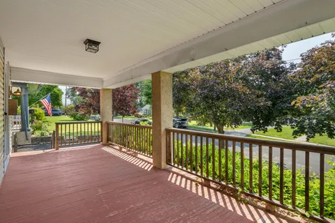 Contact Agent | 410 Oxford Road, Havertown, PA 19083
