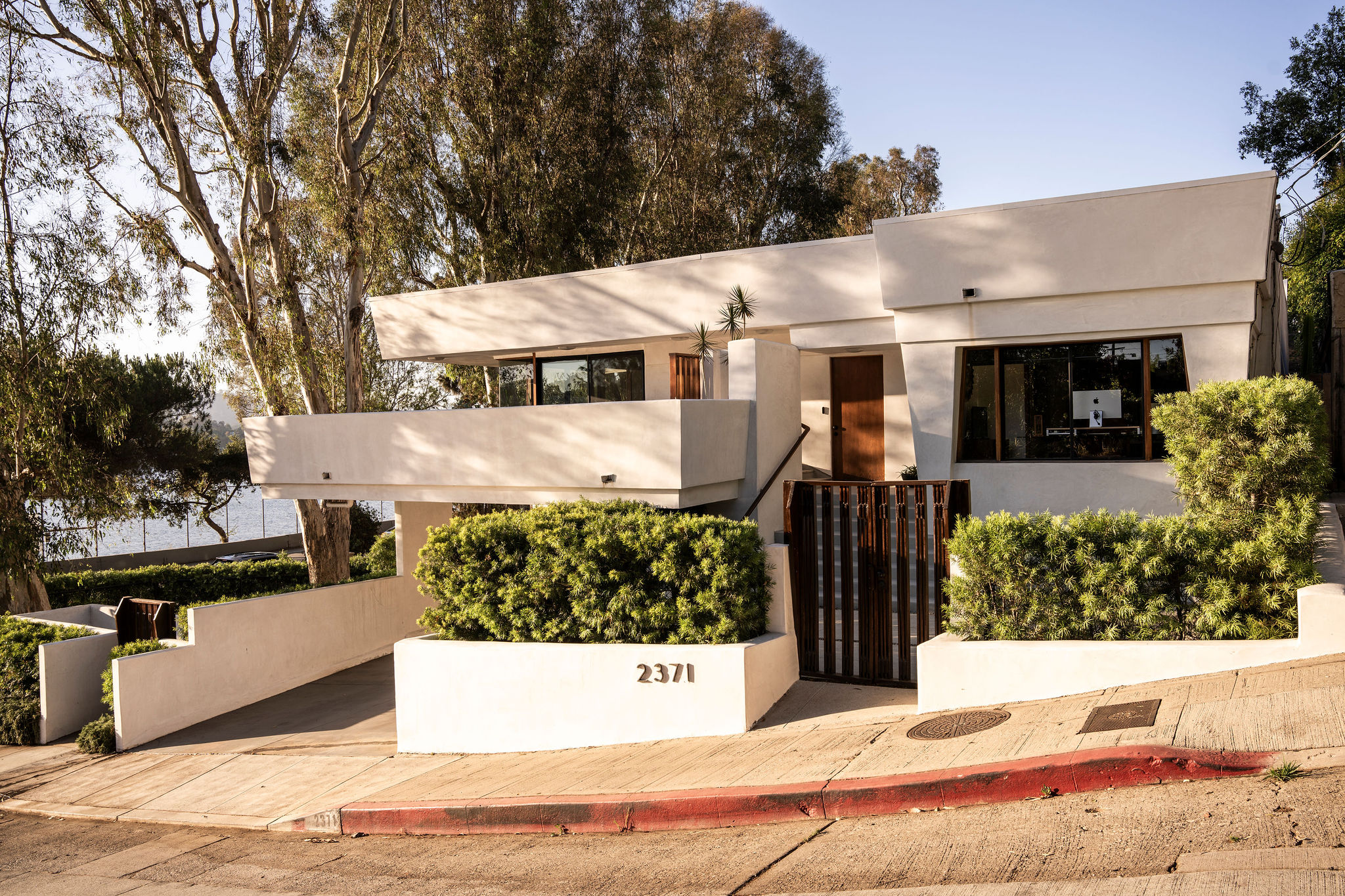 2371 Cove Ave Los Angeles, CA 90039 - Photo 1 of 43