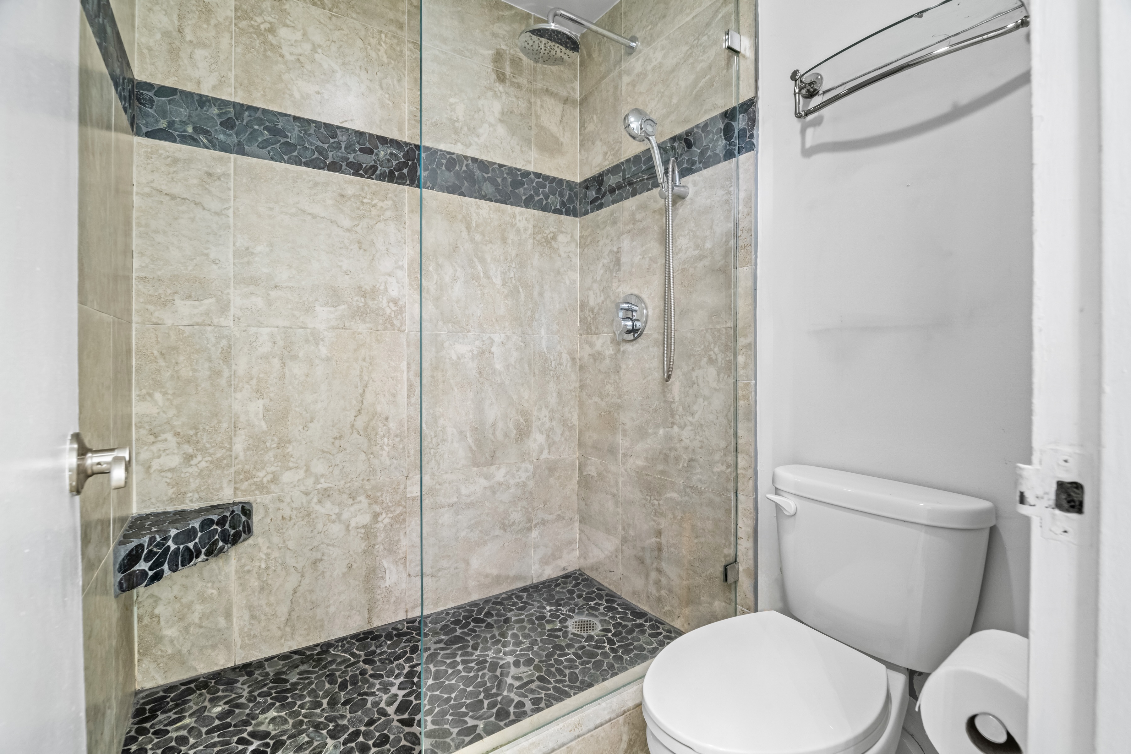 310 East 46th Street, Unit 8U Manhattan, NY 10017 - Photo 12 of 16