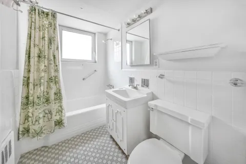 $695,000 | 25 Sutton Place South, Unit 9R | Sutton Place