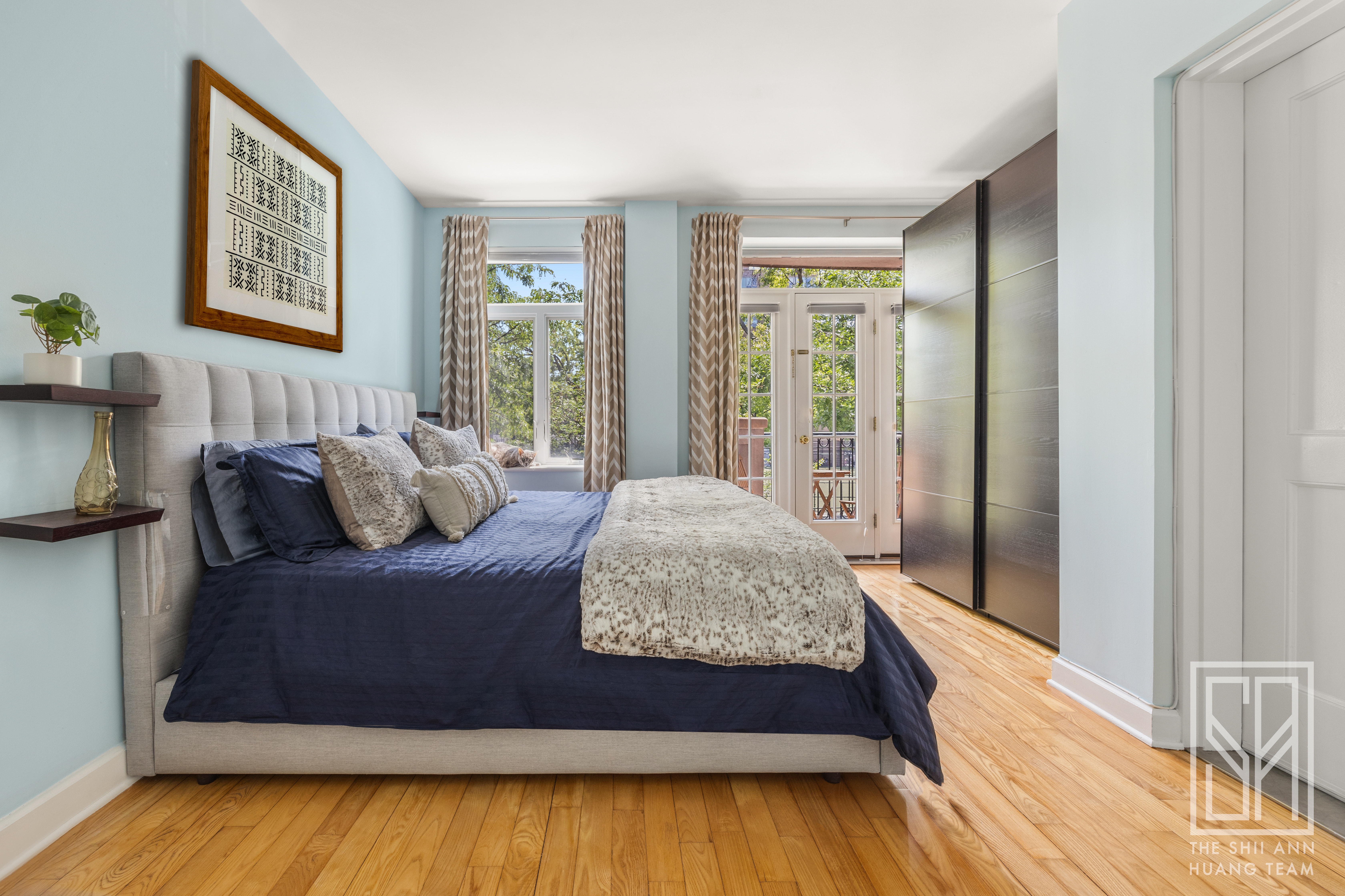 305 3rd Street, Unit 2H Brooklyn, NY 11215 - Photo 5 of 14 a living room with a bed furniture and next to a window