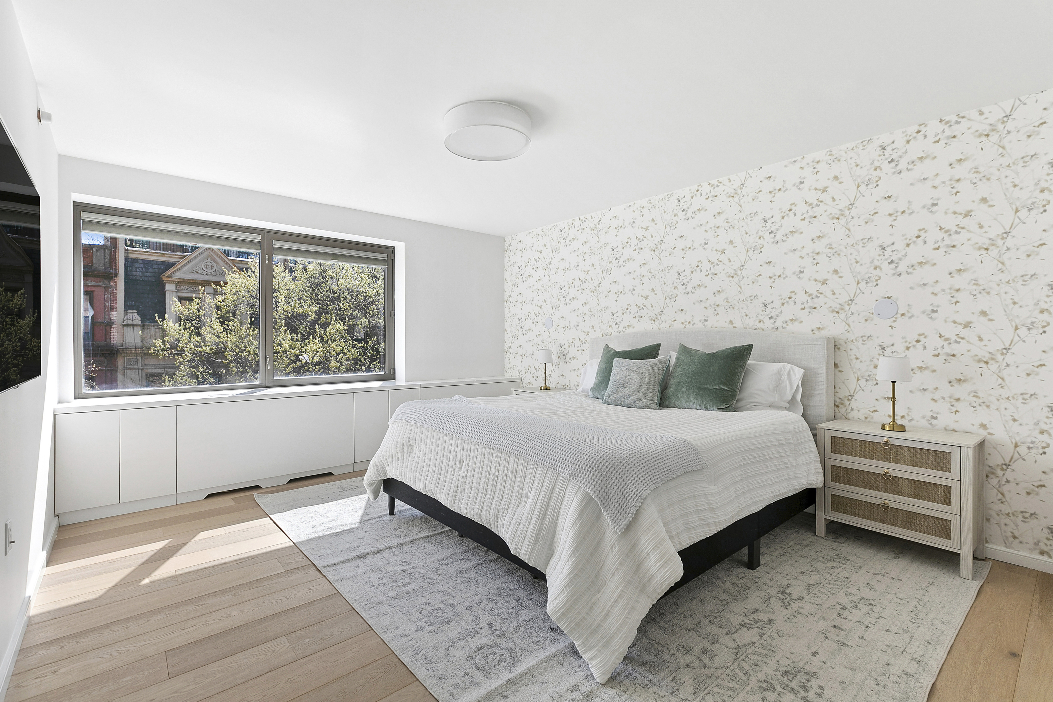 101 West 87th Street, Unit 505 Manhattan, NY 10024 - Photo 7 of 15 a bedroom with a bed and a window