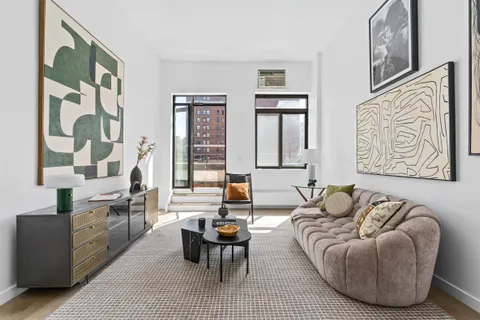 $574,000 | 372 5th Avenue, Unit 9J | Midtown South