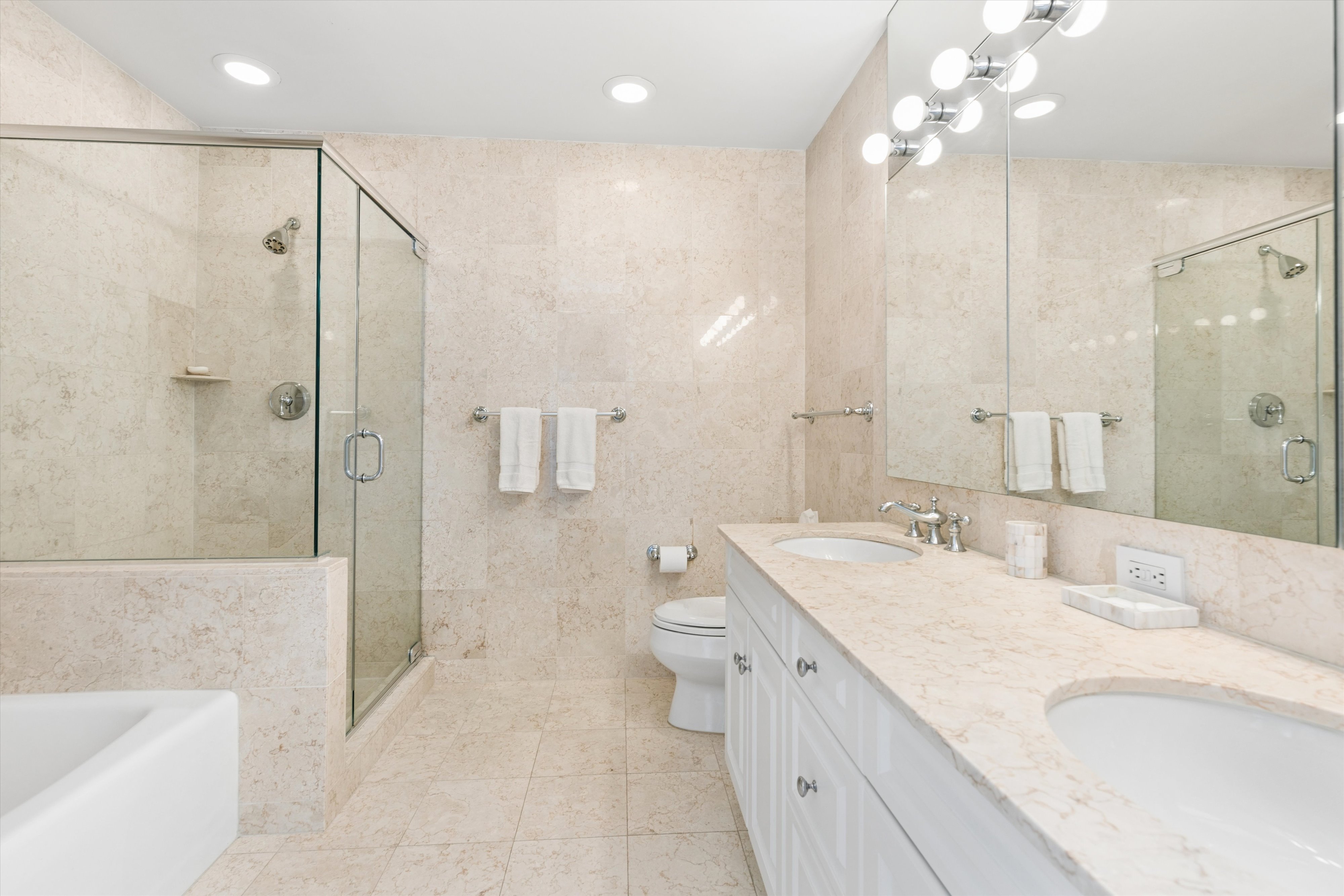 2 Columbus Avenue, Unit 39B Manhattan, NY 10023 - Photo 9 of 14 Gallery Image 9