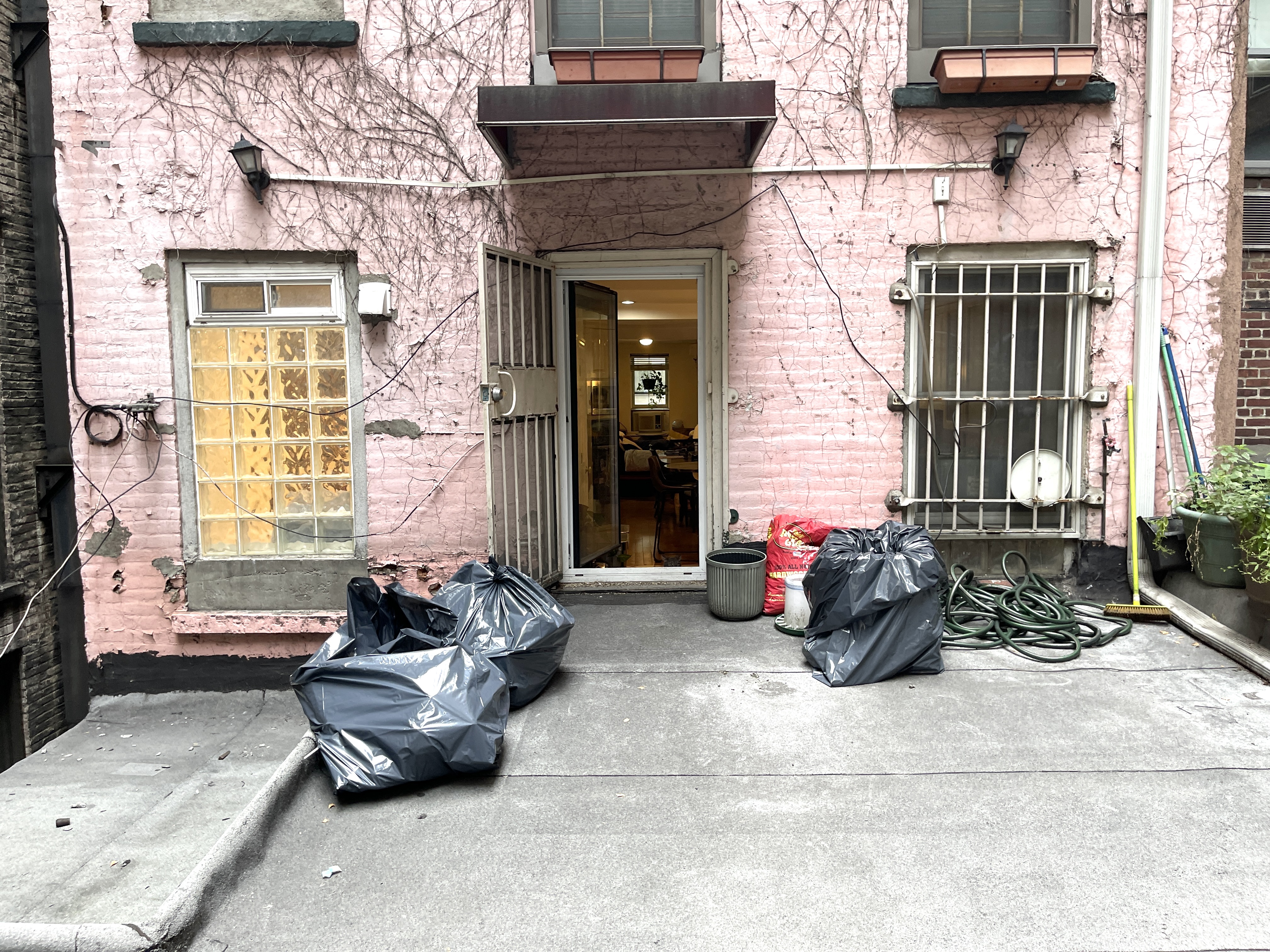 East 49th Street Manhattan, NY 10022 - Photo 26 of 31 Gallery Image 26