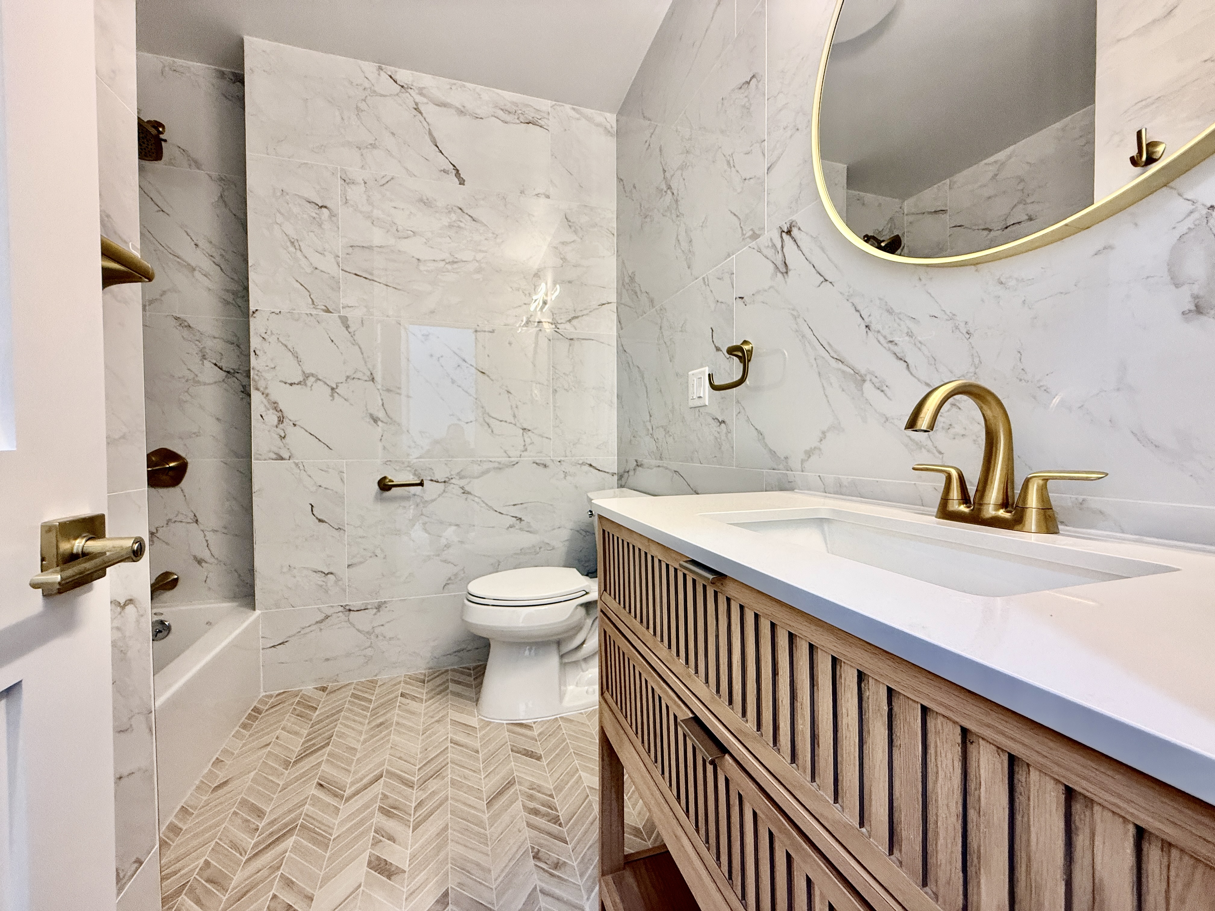 172 Union Street, Unit 4R Brooklyn, NY 11231 - Photo 8 of 9 a bathroom with a sink toilet and shower