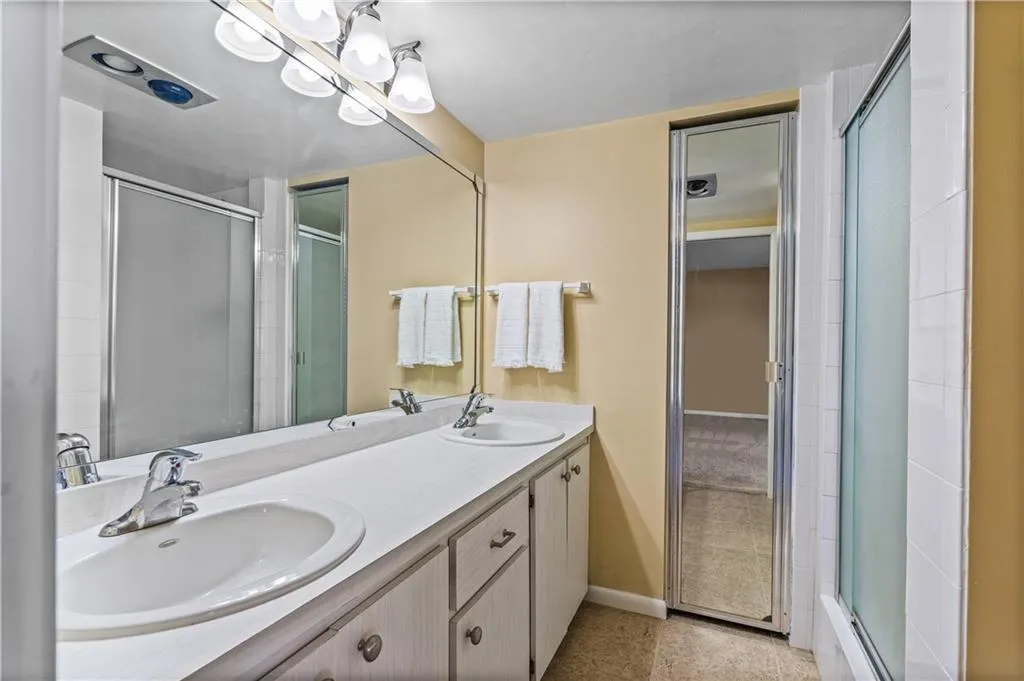 $190,000 | 1166 6th Avenue, Unit 21D, Vero Beach, FL 32960
