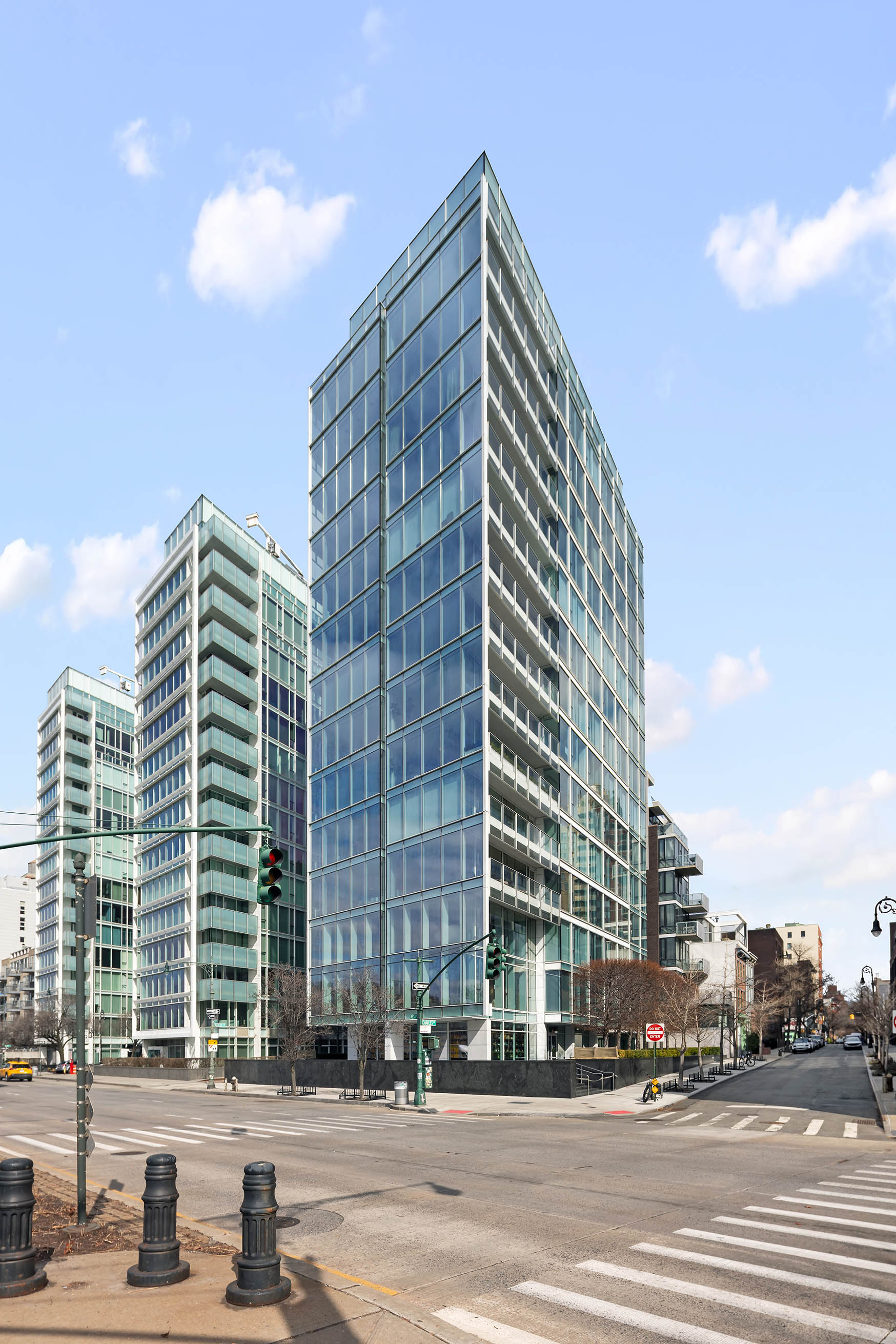 165 Charles Street, Unit 14 Manhattan, NY 10014 - Photo 17 of 18