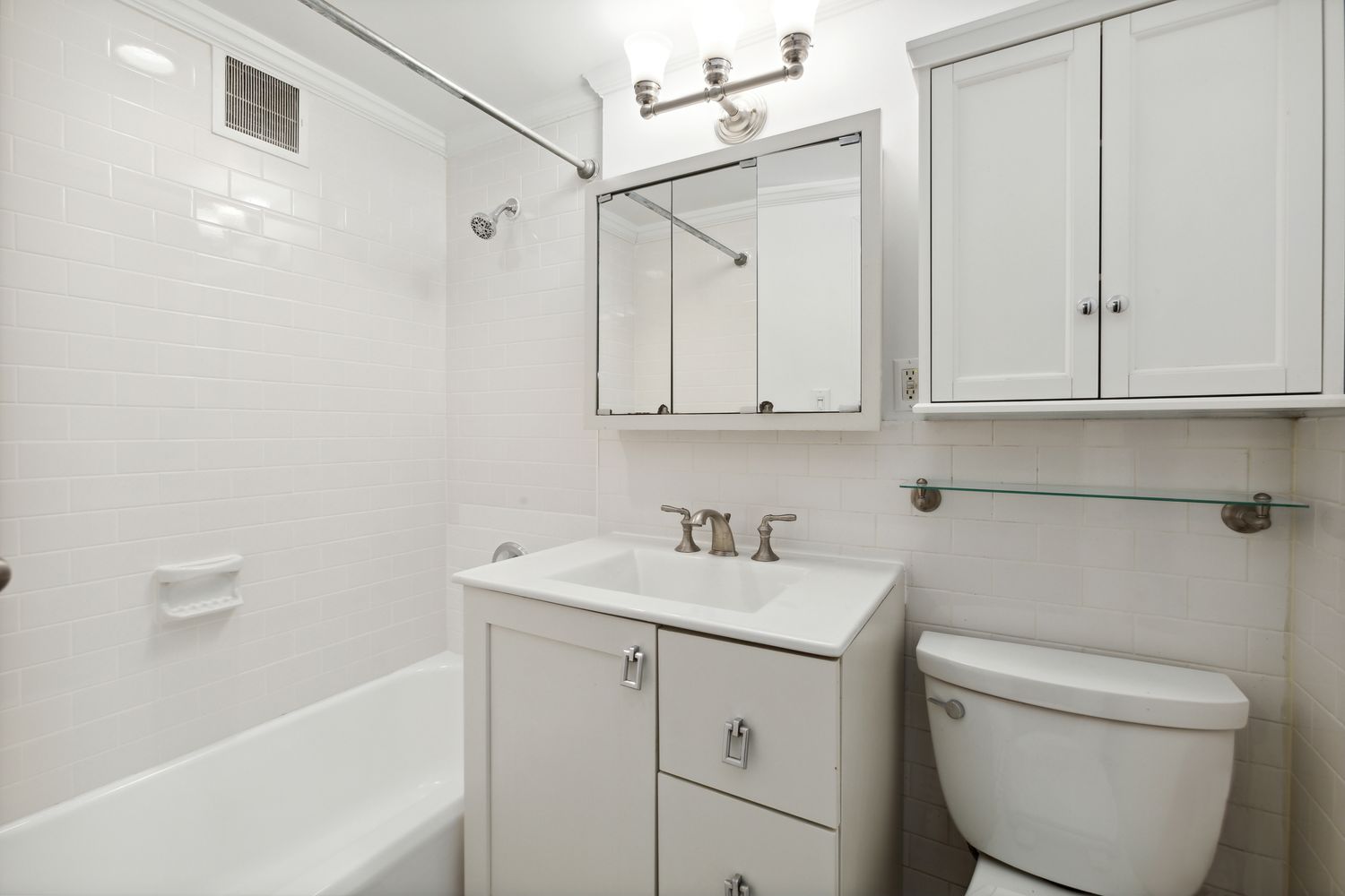 355 Clinton Avenue, Unit 1F Brooklyn, NY 11238 - Photo 10 of 14 a bathroom with a sink a toilet and bathtub