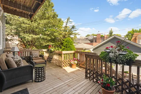 $1,500,000 | 1238 West Wellington Avenue, Chicago, IL 60657
