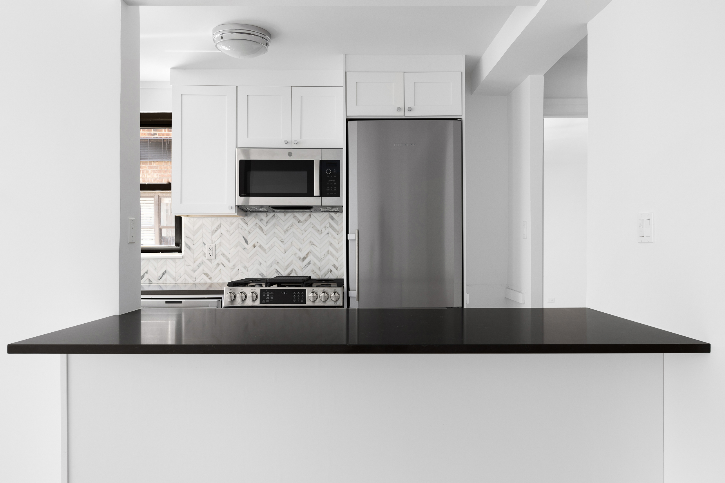 233 East 69th Street, Unit 6K Manhattan, NY 10021 - Photo 6 of 11