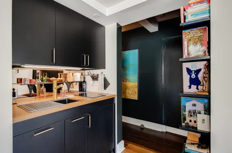 $400,000 | 320 East 42nd Street, Unit 2510 | Murray Hill