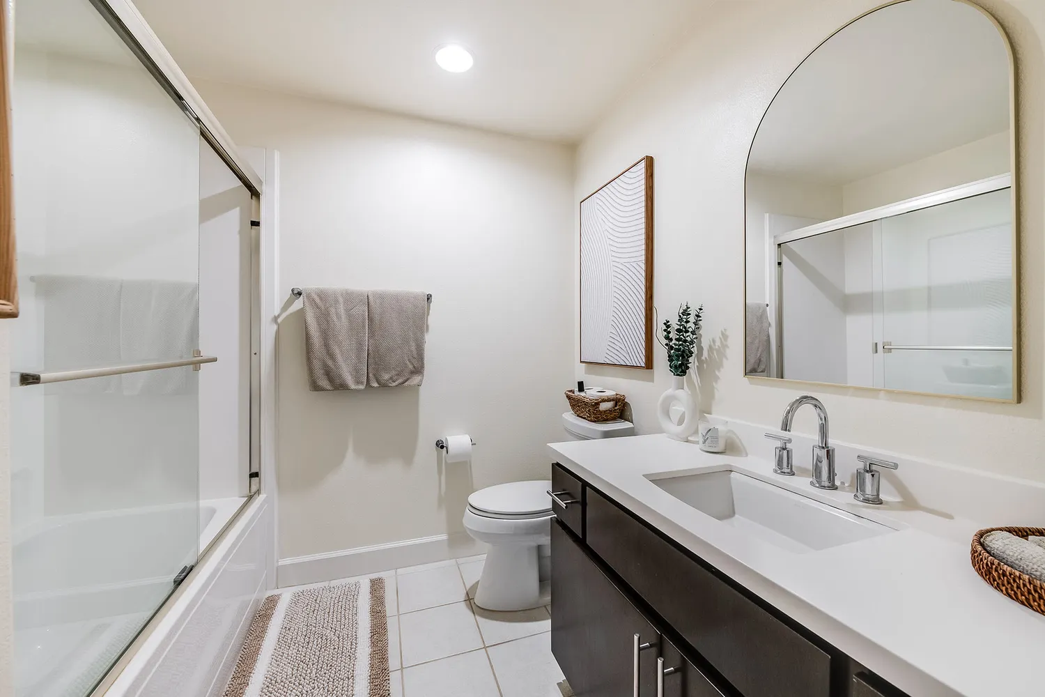 $849,000 | 10878 Bloomfield Street, Unit 211, Toluca Lake, CA 91602