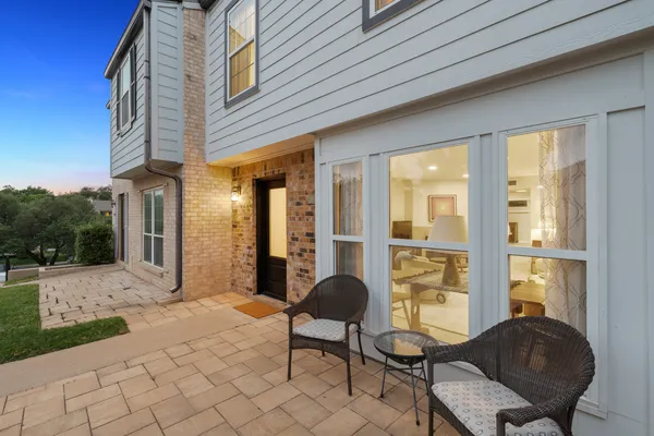 a view of a house with a backyard