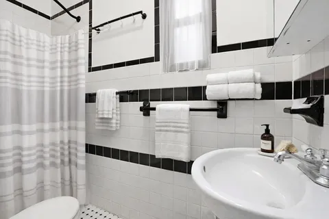 $6,000 | 312 West 98th Street, Unit PARLOR | Upper West Side