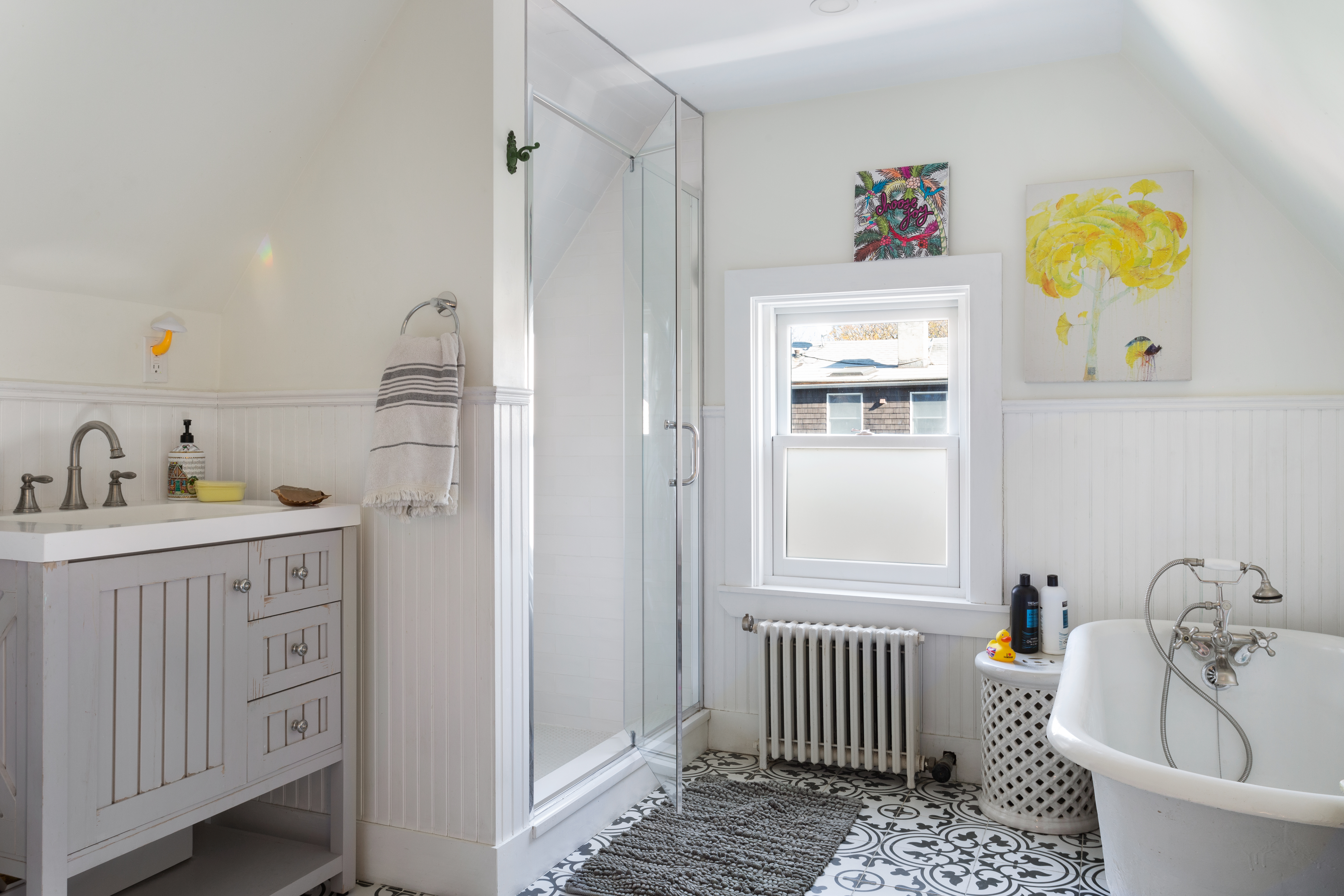 465 Argyle Road Brooklyn, NY 11218 - Photo 19 of 20 a bathroom with a sink a bathtub and a window