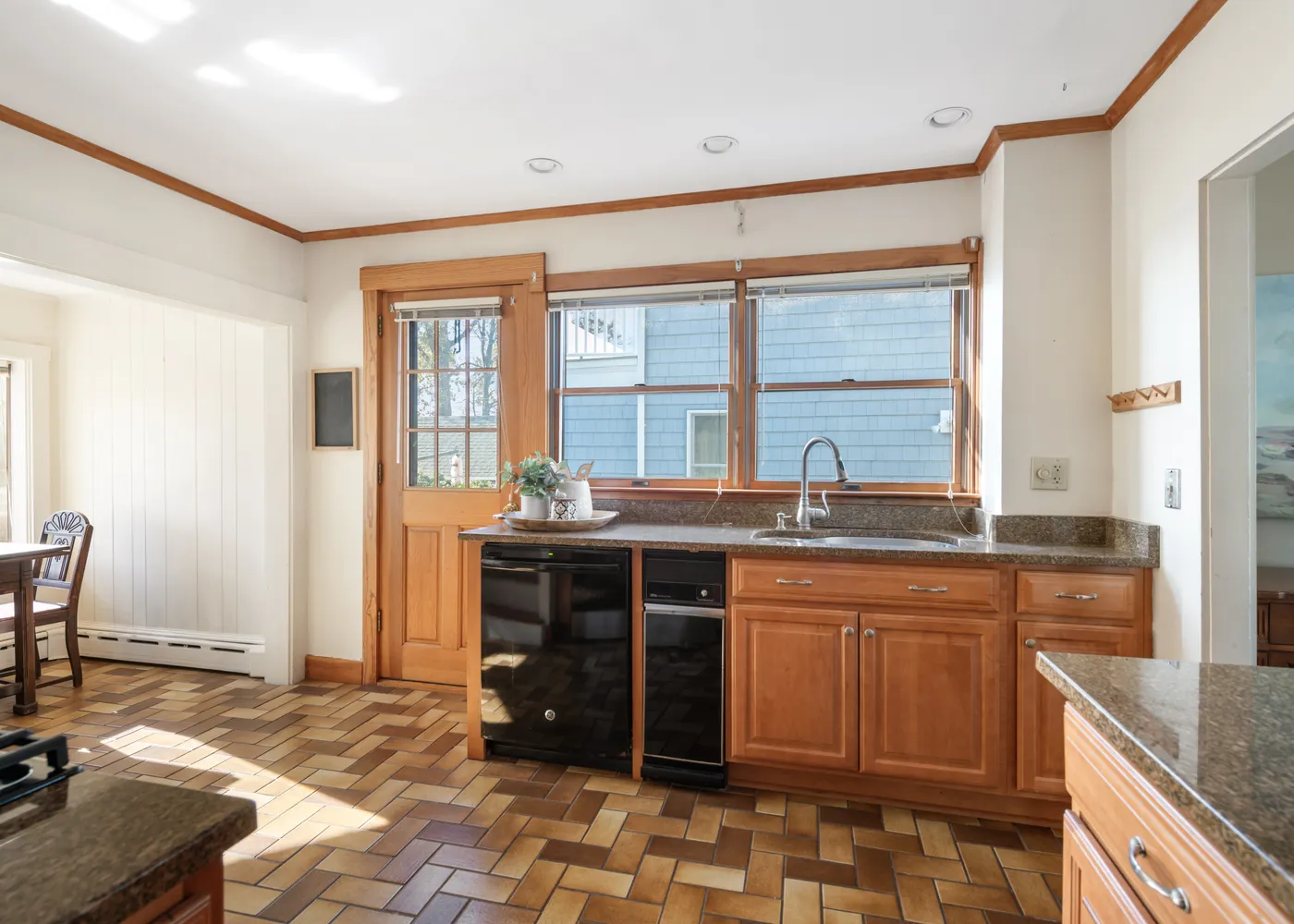 $888,000 | 3 3rd Street, Hull, MA 02045