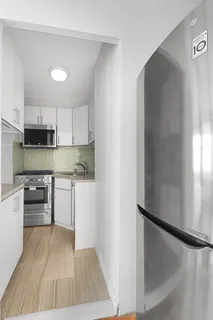 $499,000 | 241 East 76th Street, Unit 6B | Lenox Hill