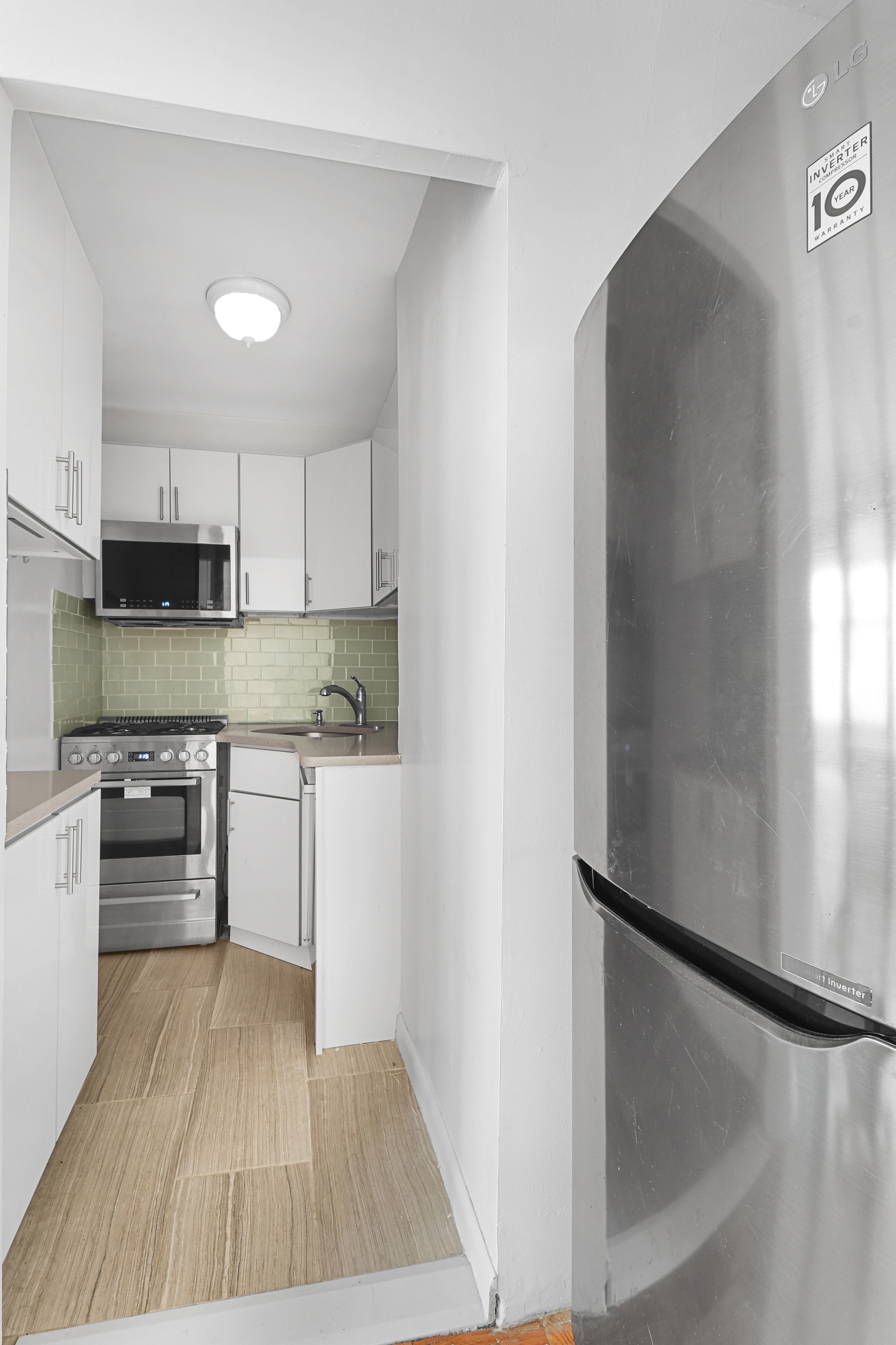 241 East 76th Street, Unit 6B Manhattan, NY 10021 - Photo 4 of 10