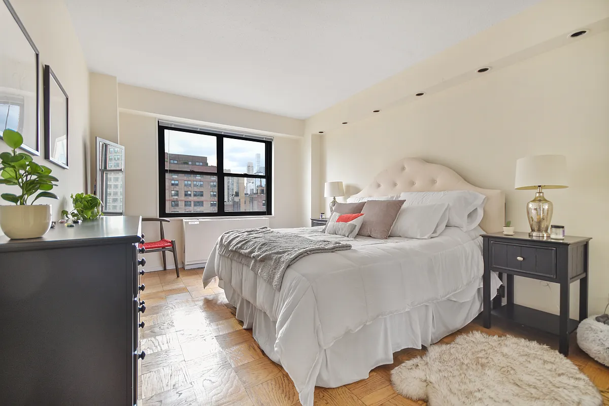 345 East 80th Street, Unit 17J Manhattan, NY 10075 - Photo 4 of 8 a spacious bedroom with a bed and a window