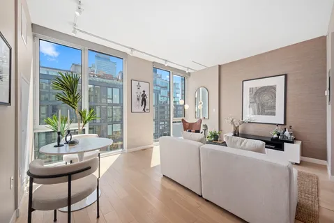 $735,000 | 540 West 49th Street, Unit 609N | Hell's Kitchen