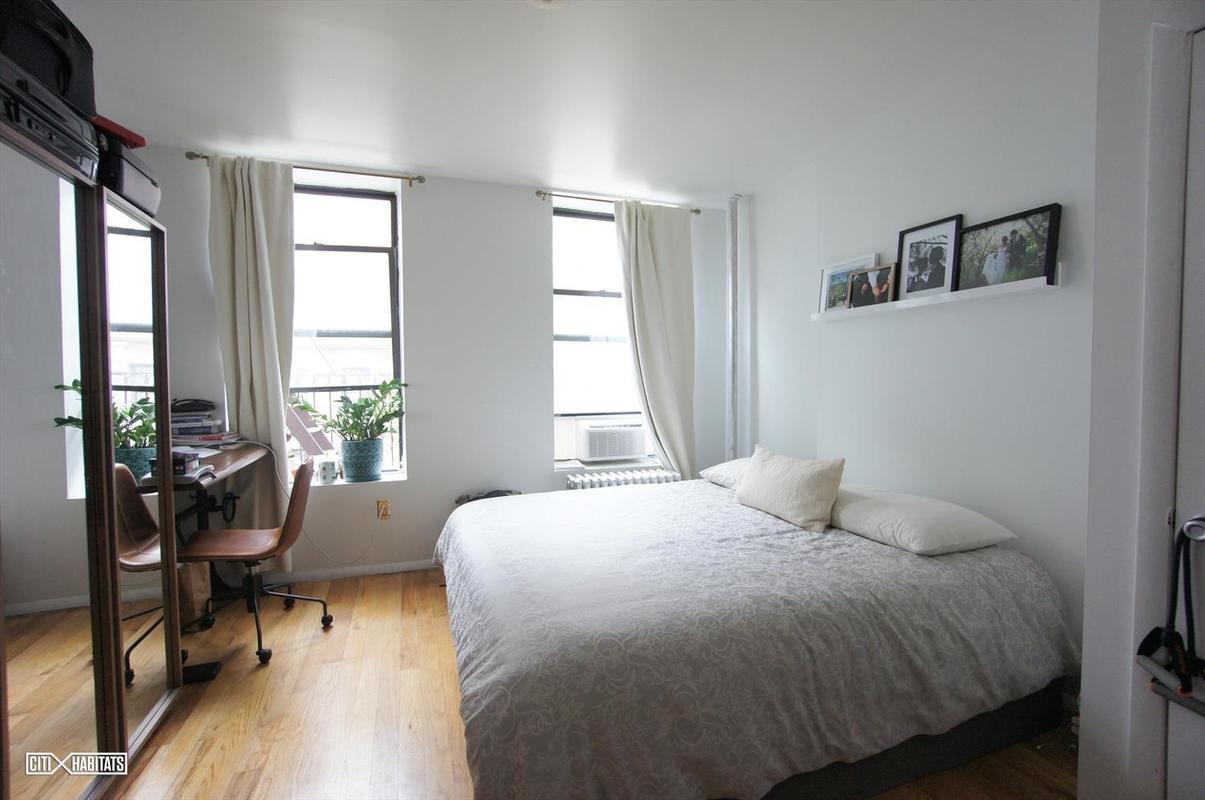 313 West 114th Street, Unit 2A Manhattan, NY 10026 - Photo 4 of 7