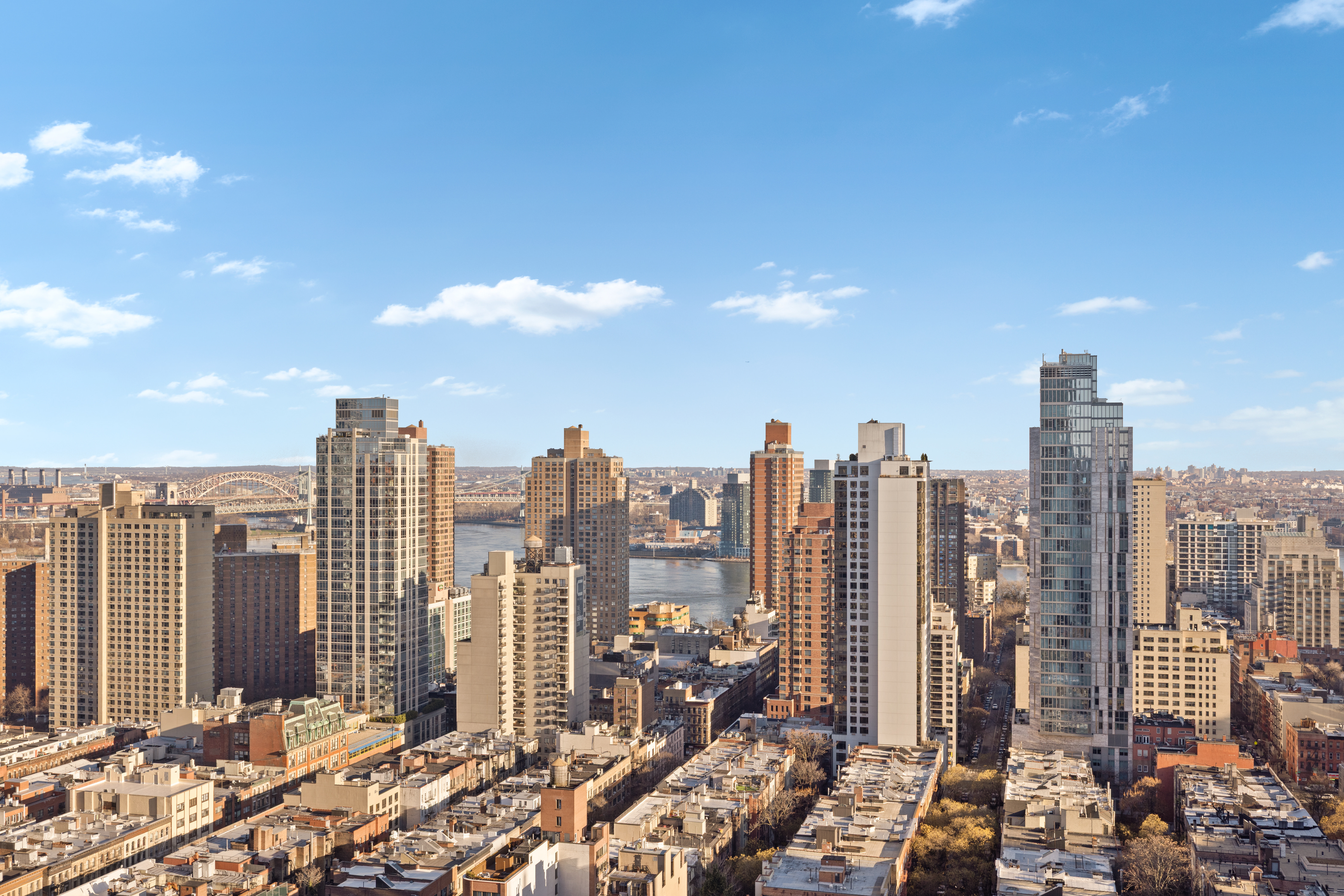 200 East 89th Street, Unit 29D Manhattan, NY 10128 - Photo 8 of 16 a view of city