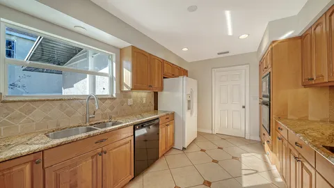 $525,000 | 2452 Whippoorwill Circle, Sarasota, FL 34231